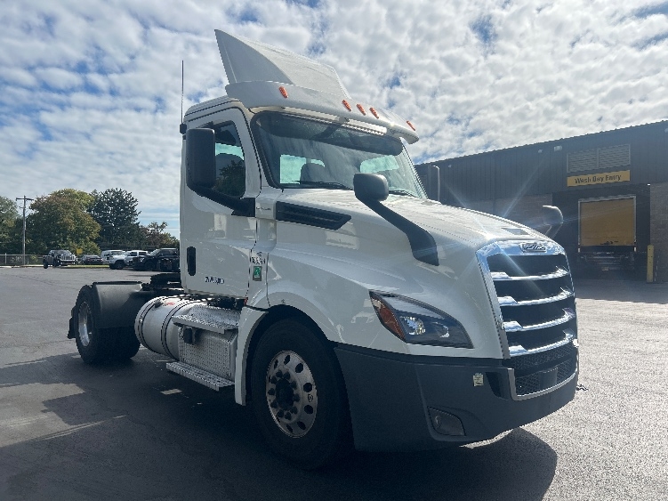 2020 Freightliner Cascadia in Dayton, NJ