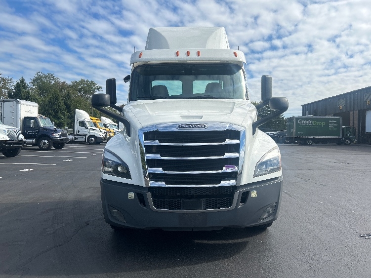2020 Freightliner Cascadia in Dayton, NJ — photo 2