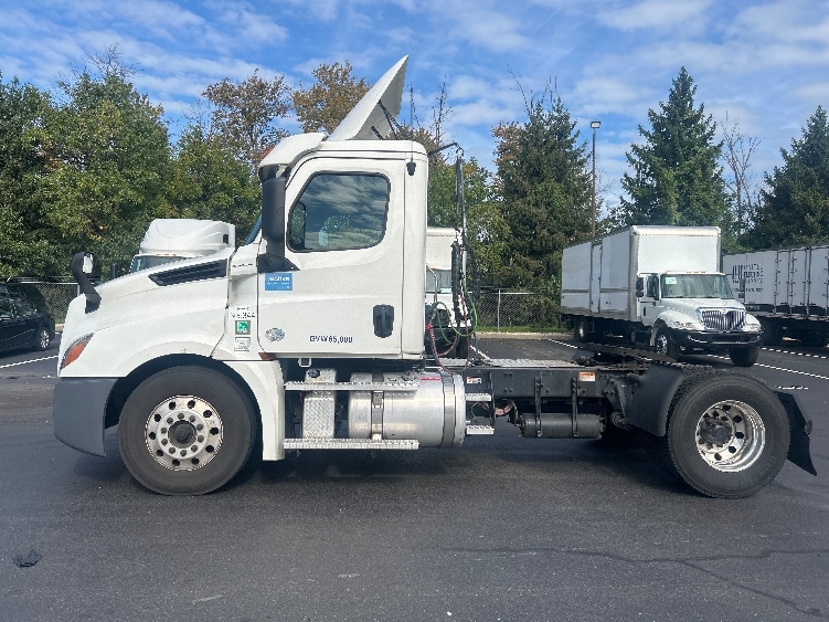 2020 Freightliner Cascadia in Dayton, NJ — photo 4