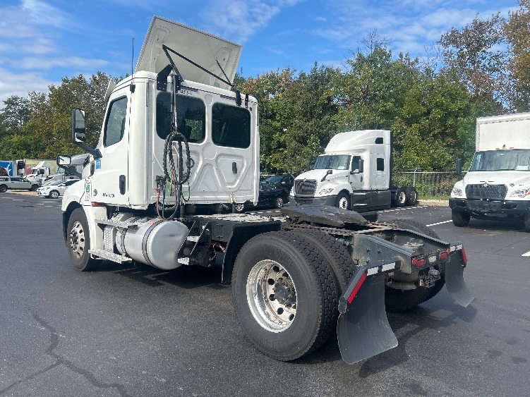 2020 Freightliner Cascadia in Dayton, NJ — photo 5