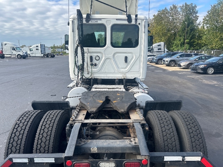 2020 Freightliner Cascadia in Dayton, NJ — photo 6