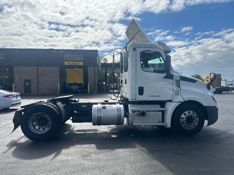 2020 Freightliner Cascadia in Dayton, NJ — photo 8