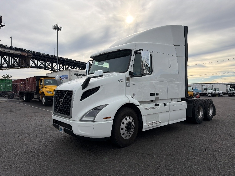 2021 Volvo in Dayton, NJ — photo 3
