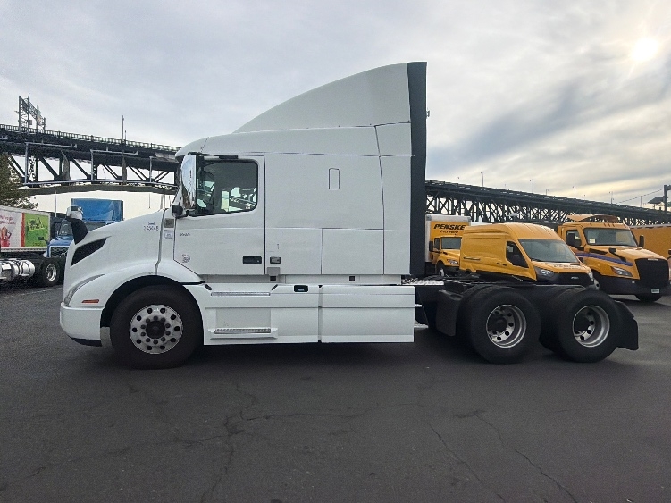 2021 Volvo in Dayton, NJ — photo 4
