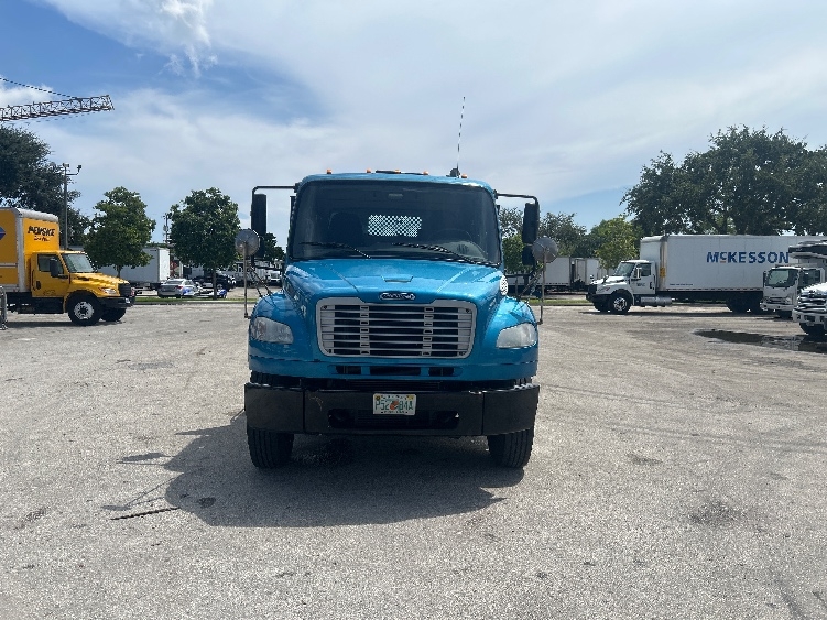 2020 Freightliner eM2 in Medley, FL — photo 2