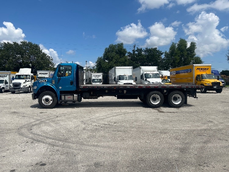 2020 Freightliner eM2 in Medley, FL — photo 4