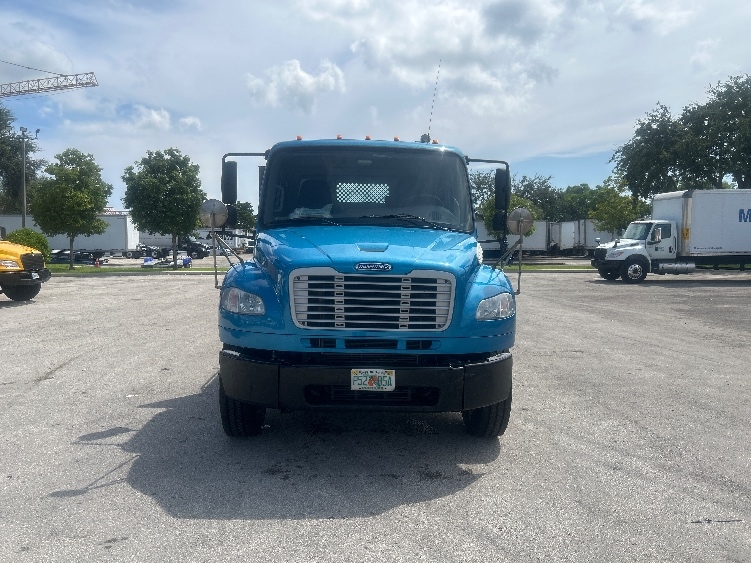 2020 Freightliner eM2 in Medley, FL — photo 2