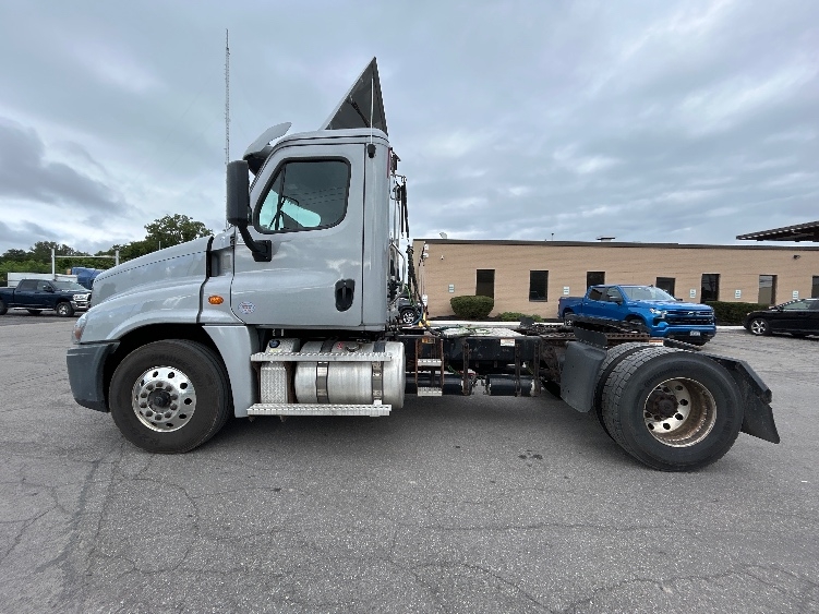 2020 Freightliner Cascadia in Rochester, NY — photo 4