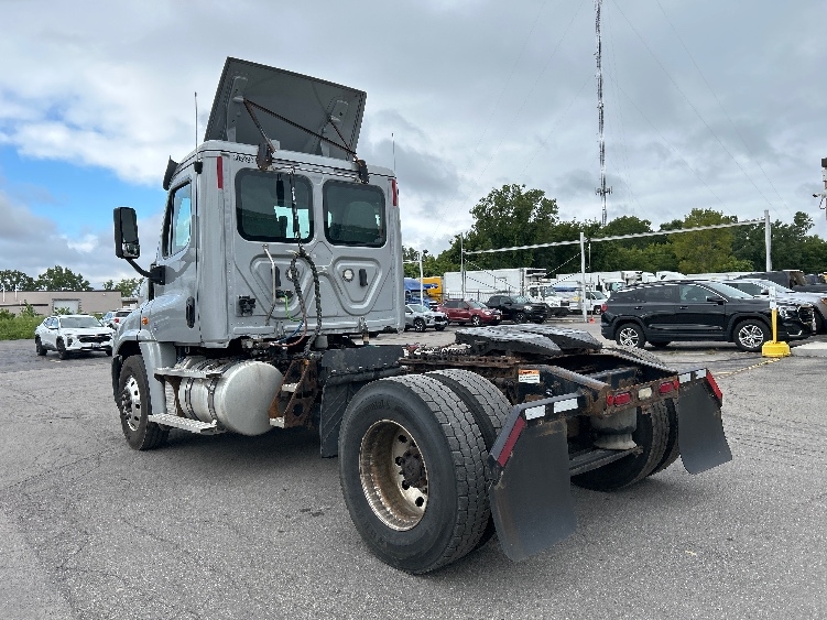 2020 Freightliner Cascadia in Rochester, NY — photo 5