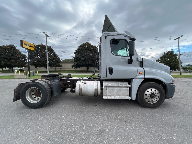 2020 Freightliner Cascadia in Rochester, NY — photo 8