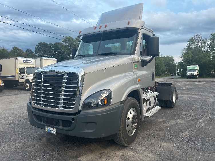 2020 Freightliner Cascadia in Fredonia, NY — photo 3