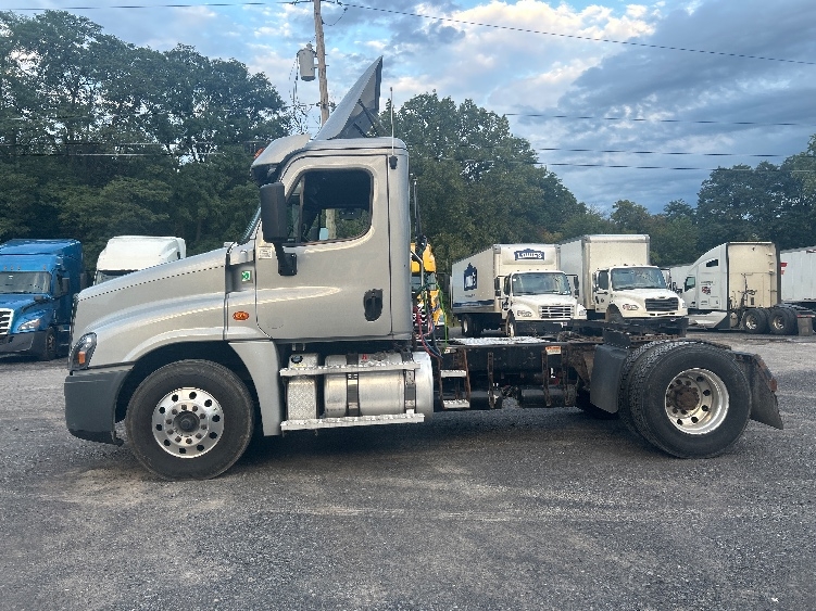 2020 Freightliner Cascadia in Fredonia, NY — photo 4