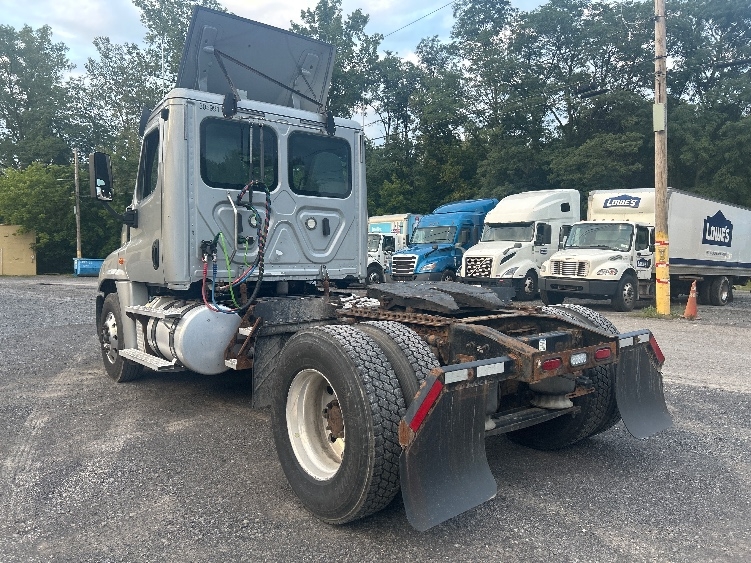 2020 Freightliner Cascadia in Fredonia, NY — photo 5