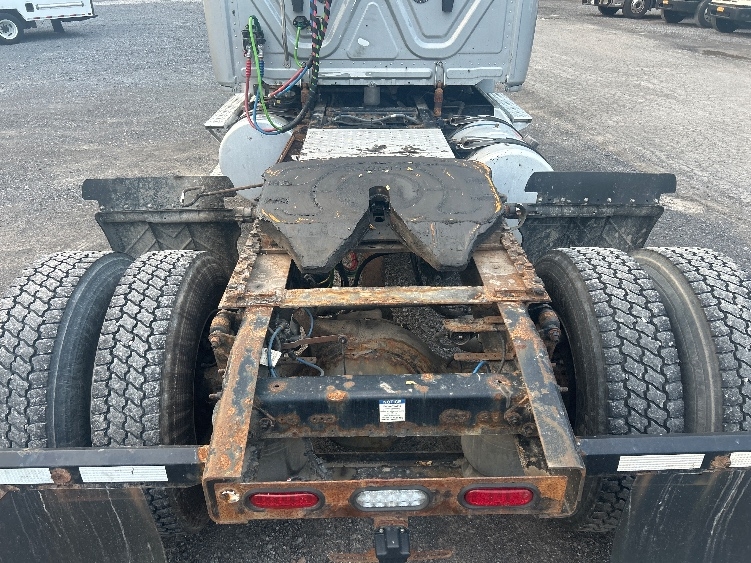 2020 Freightliner Cascadia in Fredonia, NY — photo 6