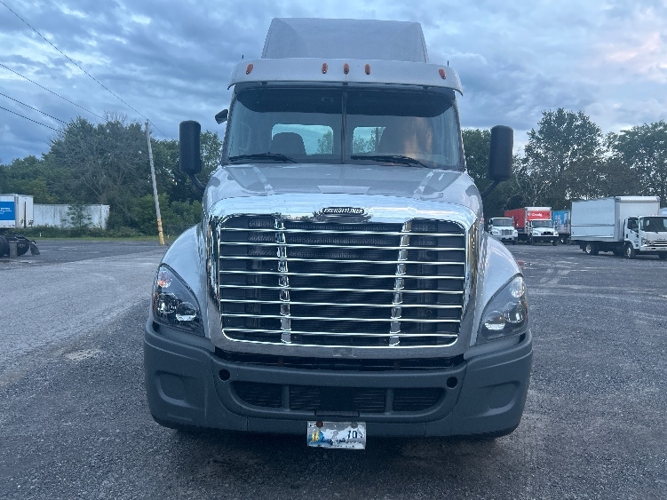 2020 Freightliner Cascadia in Fredonia, NY — photo 2