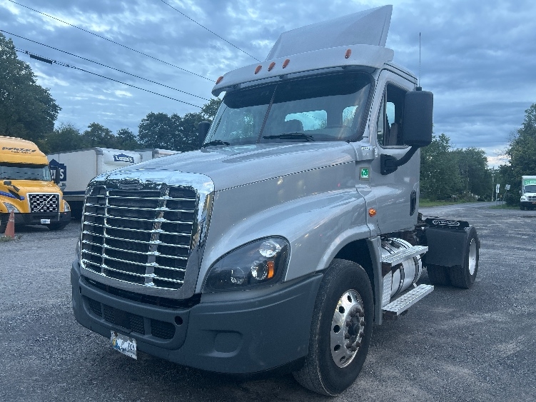 2020 Freightliner Cascadia in Fredonia, NY — photo 3