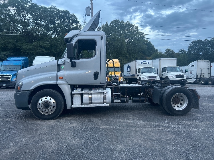 2020 Freightliner Cascadia in Fredonia, NY — photo 4