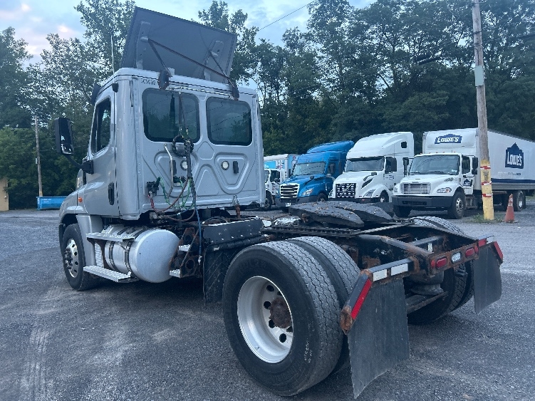 2020 Freightliner Cascadia in Fredonia, NY — photo 5