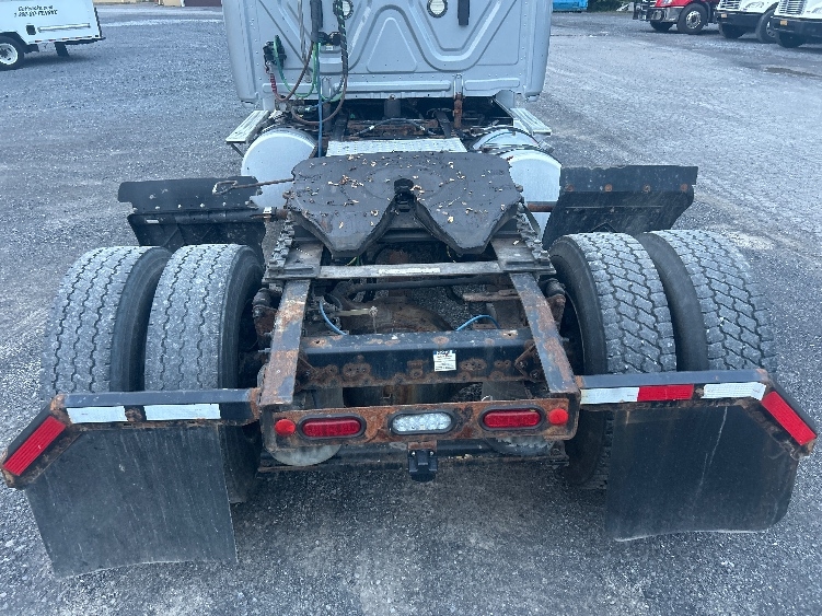 2020 Freightliner Cascadia in Fredonia, NY — photo 6