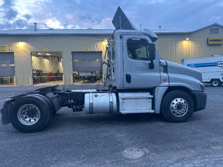 2020 Freightliner Cascadia in Fredonia, NY — photo 8