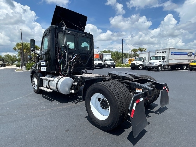 2019 Freightliner Cascadia in Tampa, FL — photo 5