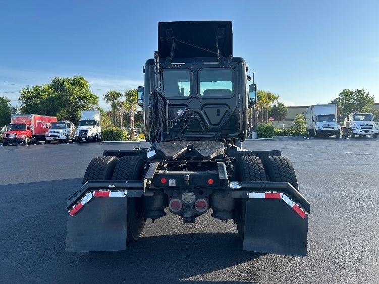 2019 Freightliner Cascadia in Tampa, FL — photo 6