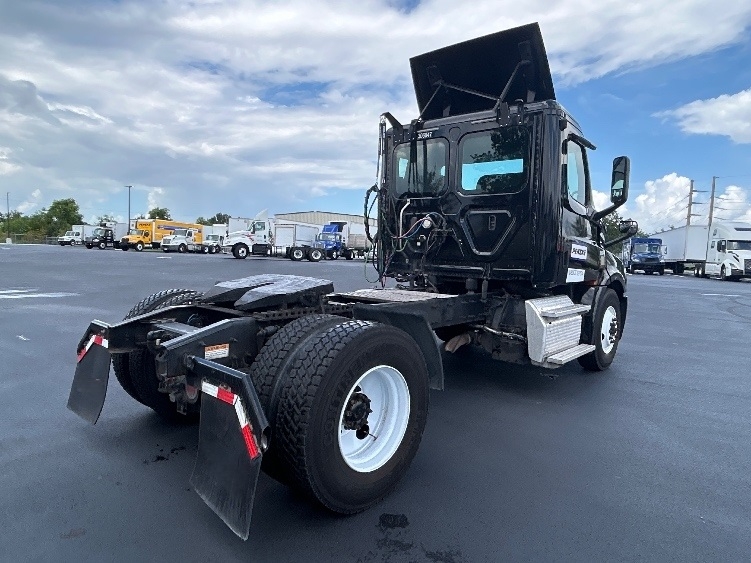 2019 Freightliner Cascadia in Tampa, FL — photo 7