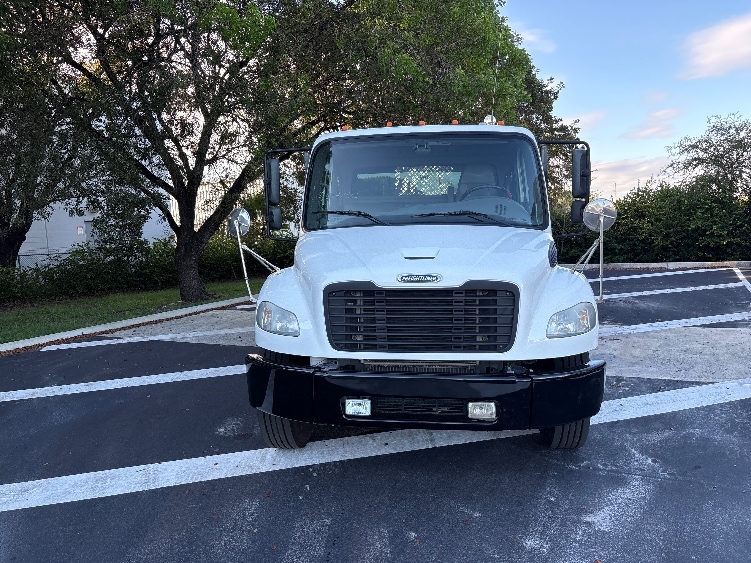 2020 Freightliner eM2 in Medley, FL — photo 2