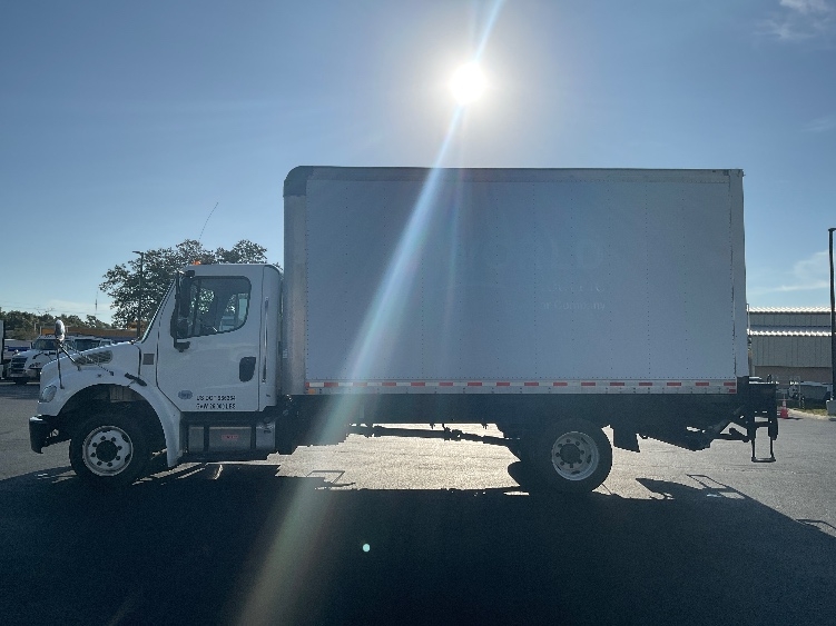 2020 Freightliner eM2 in Tampa, FL — photo 4