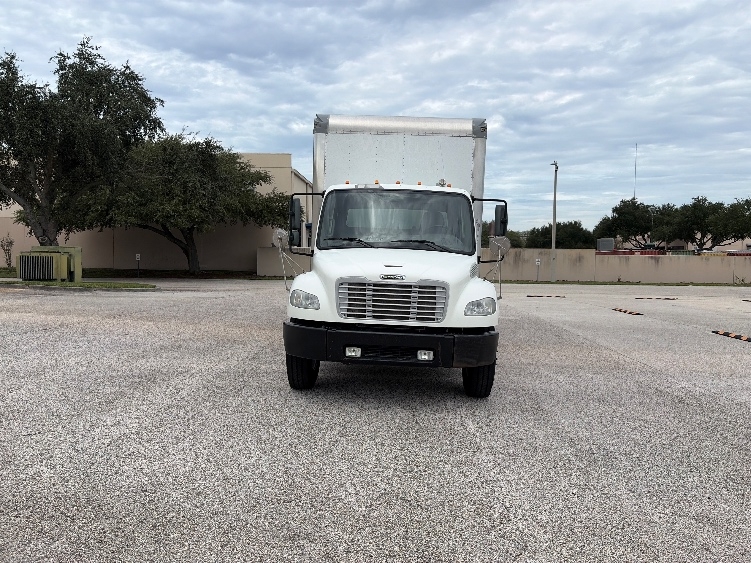 2020 Freightliner eM2 in Tampa, FL — photo 2