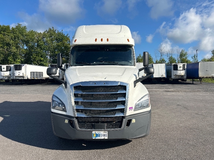 2020 Freightliner Cascadia in Rochester, NY — photo 2