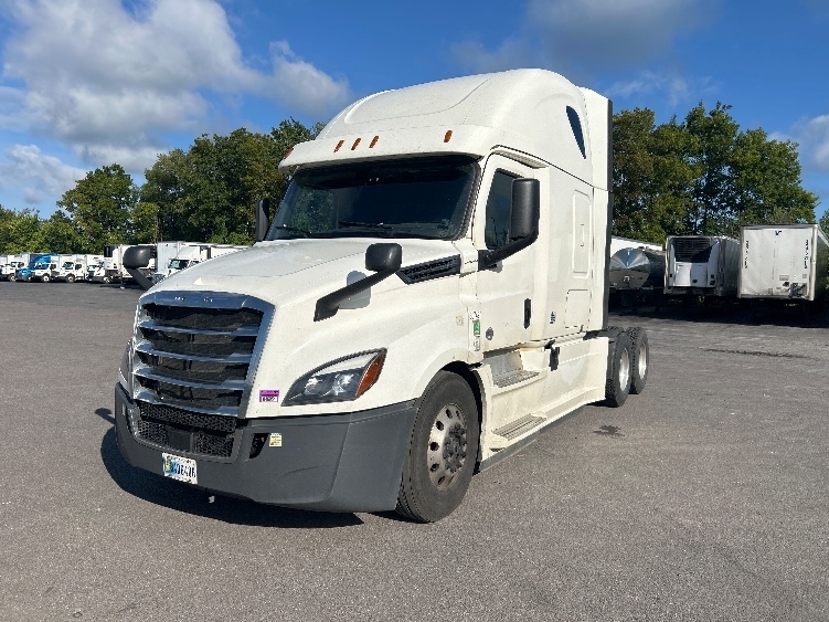 2020 Freightliner Cascadia in Rochester, NY — photo 3