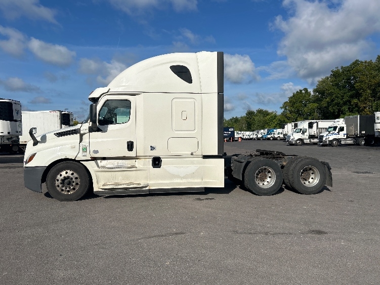 2020 Freightliner Cascadia in Rochester, NY — photo 4