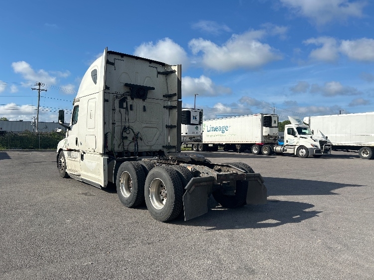 2020 Freightliner Cascadia in Rochester, NY — photo 5
