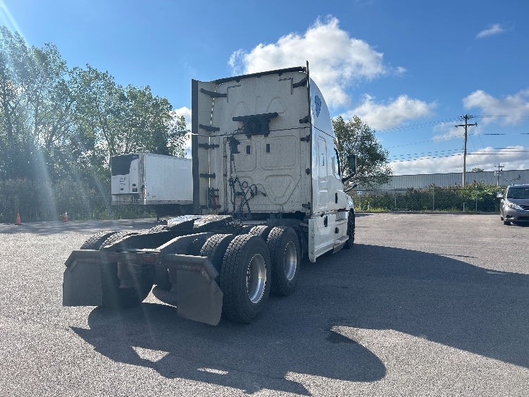 2020 Freightliner Cascadia in Rochester, NY — photo 7