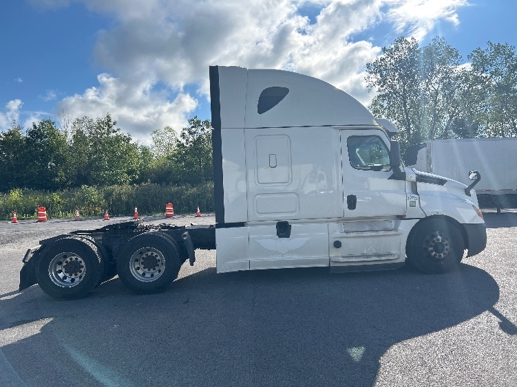 2020 Freightliner Cascadia in Rochester, NY — photo 8