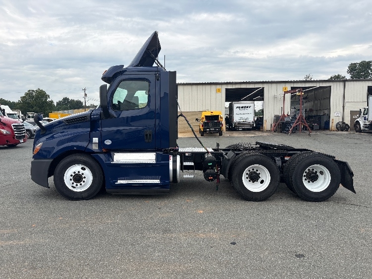 2020 Freightliner Cascadia in Greensboro, NC — photo 4