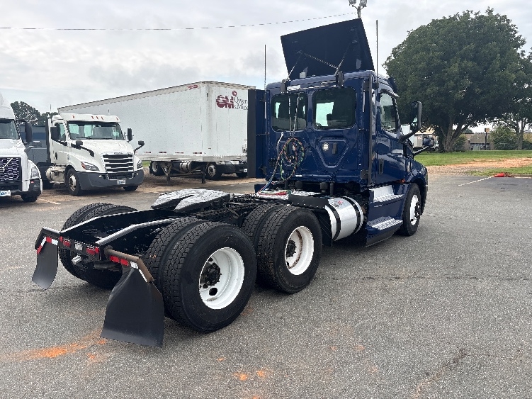 2020 Freightliner Cascadia in Greensboro, NC — photo 7