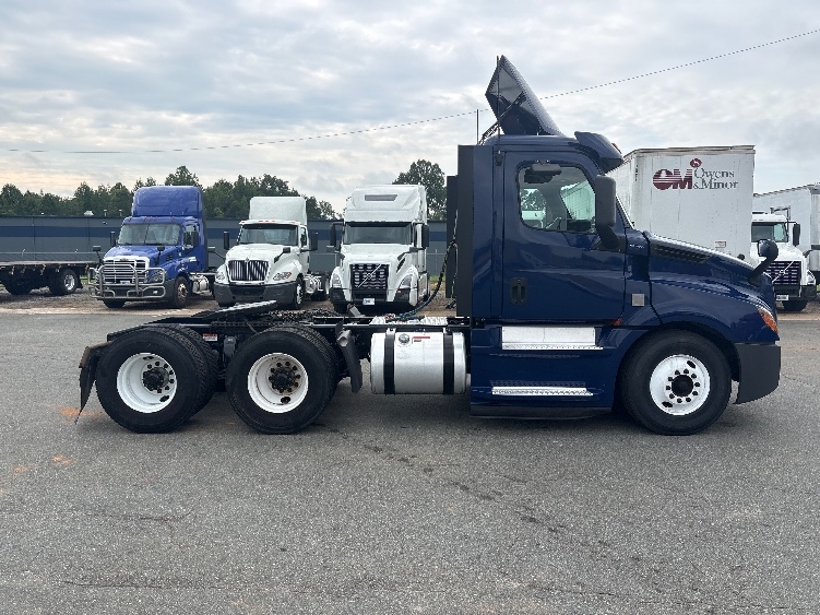 2020 Freightliner Cascadia in Greensboro, NC — photo 8