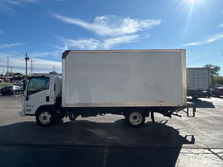 2019 Isuzu NQR in Chicago (Melrose Park), IL — photo 4