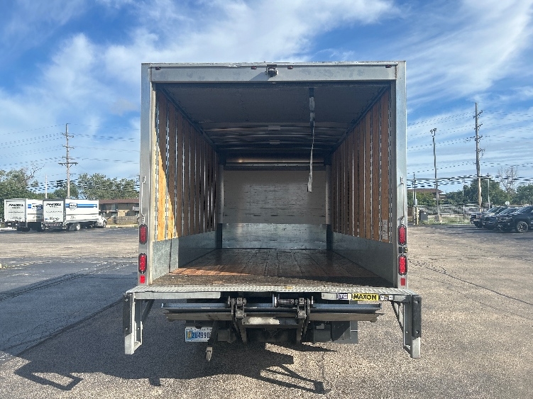 2019 Isuzu NQR in Chicago (Melrose Park), IL — photo 8