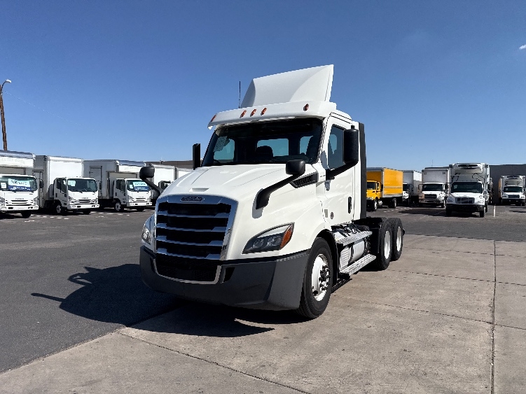 2020 Freightliner Cascadia in Phoenix, AZ — photo 3