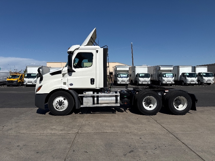 2020 Freightliner Cascadia in Phoenix, AZ — photo 4