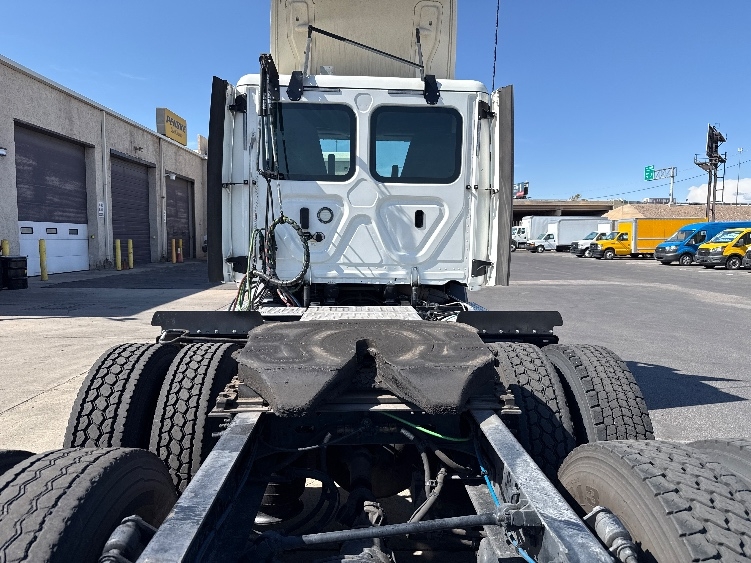 2020 Freightliner Cascadia in Phoenix, AZ — photo 6