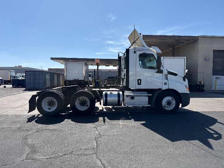 2020 Freightliner Cascadia in Phoenix, AZ — photo 8