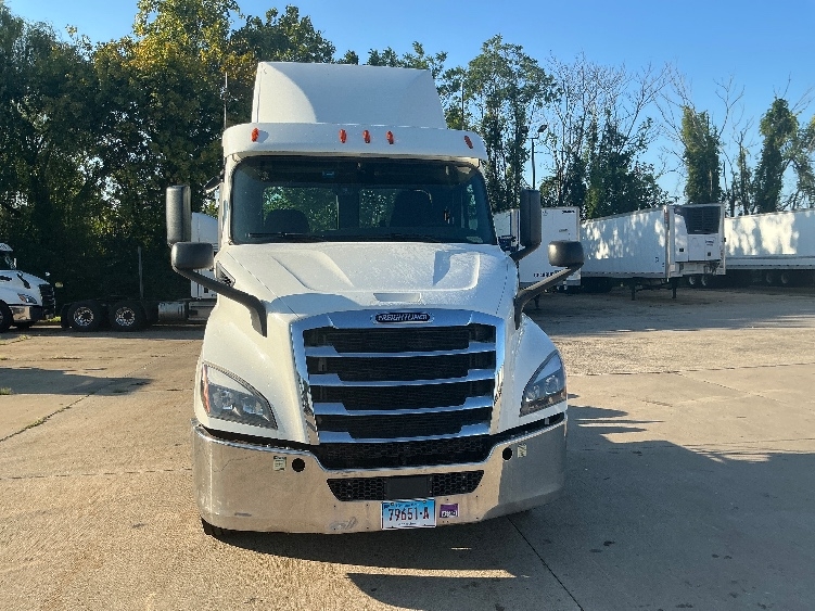 2020 Freightliner Cascadia in Springfield, MA — photo 2