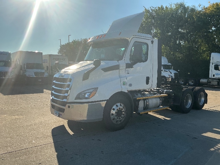 2020 Freightliner Cascadia in Springfield, MA — photo 3