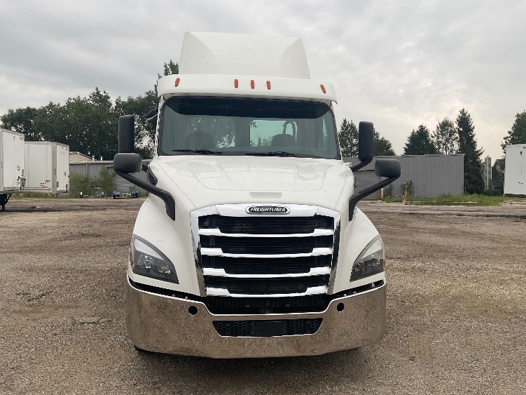 2020 Freightliner Cascadia in Melrose Park, IL — photo 2