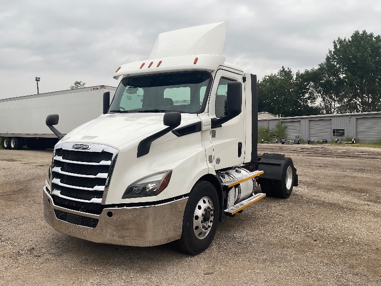 2020 Freightliner Cascadia in Melrose Park, IL — photo 3