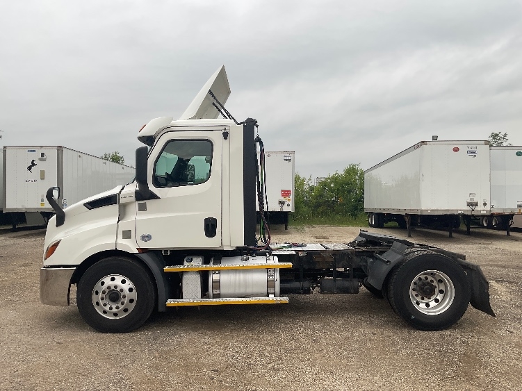 2020 Freightliner Cascadia in Melrose Park, IL — photo 4